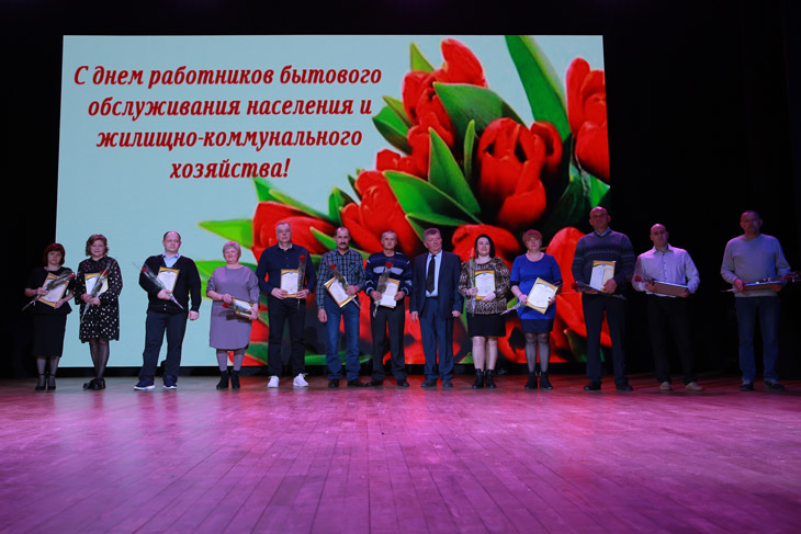 Кобринских коммунальщиков поздравили с профессиональным праздником – наградили более 50 лучших работников
