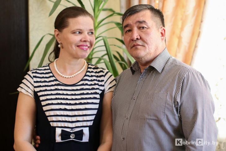 Мама большой семьи из Кобрина Наталья Алимусина награждена орденом Матери