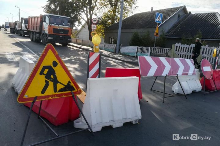 В Кобрине идёт ремонт «старого» моста. Открыть движение планируют 3 октября в 6 часов утра