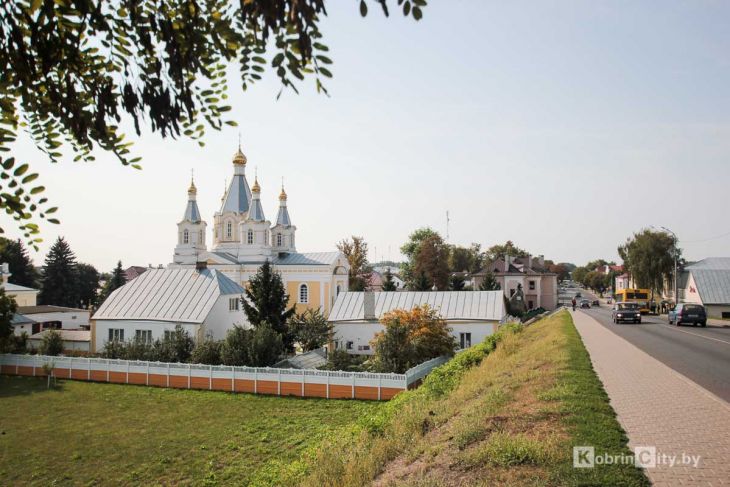 Чем знаменита иконная лавка у собора Александра Невского в Кобрине