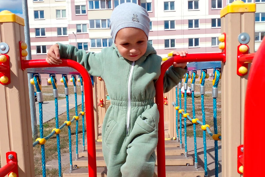 Ваня хочет услышать маму, папу и птиц – ему нужна операция и помощь всех неравнодушных