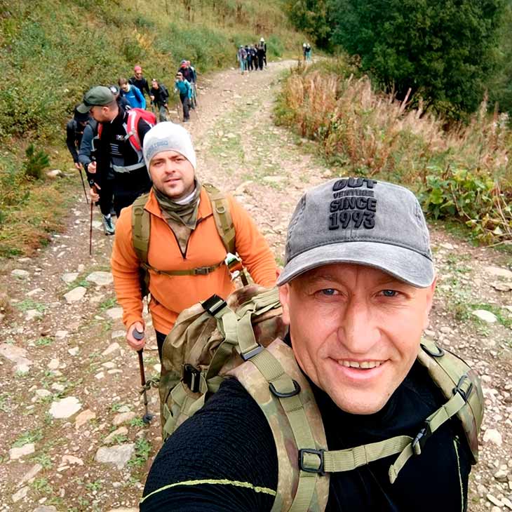 Сотрудник «Брестэнерго» покорил Эльбрус с флагом компании: «Думал, что будет тяжело, но не настолько»
