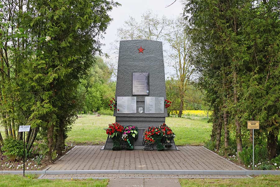 Камни, которые помнят: о чём молчат памятники войны в Кобрине