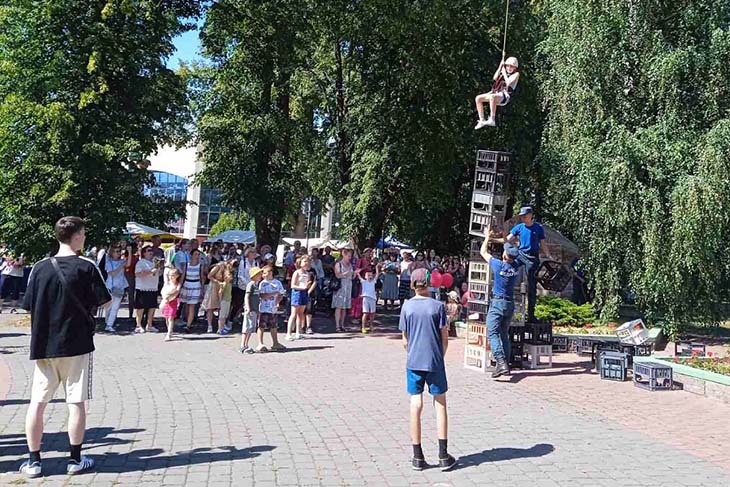 Каждый раз захватывает — кобринские спасатели провели для детей и взрослых игры, викторины и испытания на День города