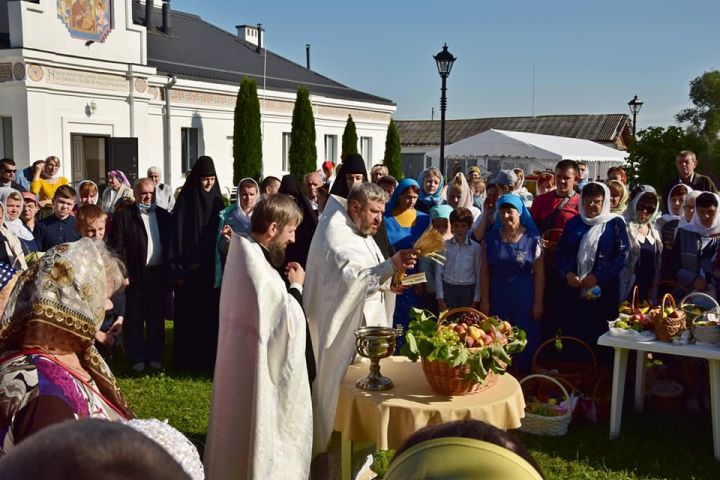 В Спасском женском монастыре Кобрина 19 августа отметили праздник Преображения Господня