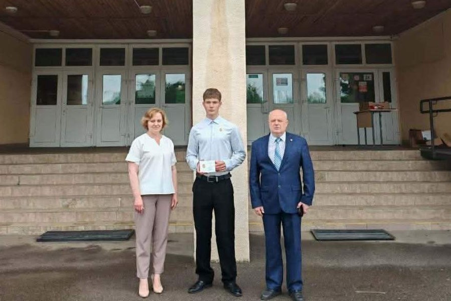 Кобринчанин Егор Кацевич награжден нагрудным знаком «Меткий стрелок ДОСААФ»