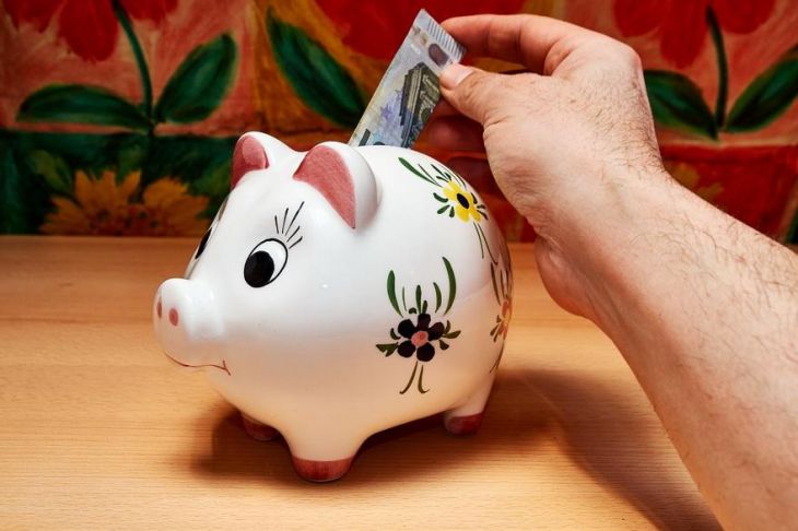 Где белорусы хранят сбережения и сколько откладывают