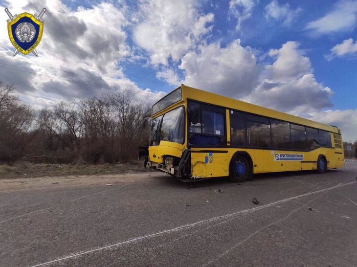Уголовное дело возбуждено по факту ДТП в Кобрине с участием кроссовера и автобуса