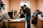 Что будет, если рассказать коллегам о чужой зарплате или премии? Отвечает адвокат