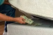 Белорусы все чаще находят в своих заначках сувениры вместо долларов и рублей