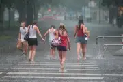 Ливни, грозы и до +34°С: прогноз для белорусов на предпоследние выходные лета