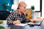 Как пенсионеру найти работу в Беларуси: какие вакансии предлагают, сколько платят и где конкуренция зашкаливает