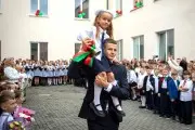 Первые звонки прозвенели в школах Кобринского района: за парты сели более 11 тысяч учеников