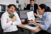 По ошибке перечислили деньги бывшему сотруднику: можно ли вернуть — разъяснил специалист