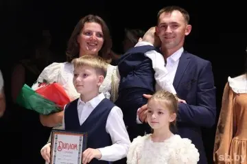 Знакомьтесь: Дмитрий и Ольга Свиридюк из Кобринского района финалисты конкурса «Семья года-2026»