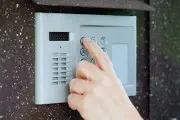 Обслуживание домофонов в Беларуси хотят взять под контроль: что изменится и вырастет ли стоимость