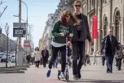 82,1% белорусов довольны своей работой: почему — рассказывают жители Брестской области, среди них учитель из Кобрина