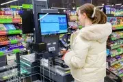 Похитила товаров более чем на 770 рублей: белоруска нашла способ обманывать кассы самообслуживания — чем закончилось