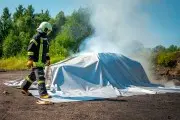 Электромобиль нельзя потушить обычным огнетушителем: спасатели применяют спецоборудование