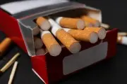 Курильщики не оценят: с 1 октября снова дорожают сигареты, а список красных зон могут дополнить