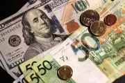 Обвал российского рубля отменяется? На что указывает дорогая нефть — прогноз на неделю