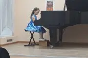 Мир звуков на ощупь: для полноценной жизни 8-летней Лизе Мороз нужны новые слуховые аппараты