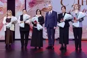Как в Кобрине поздравляли мам: ордена, подарки и праздничный концерт во дворце