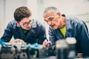Работа 45+: белорусы готовы переучиваться, но бизнес пока сомневается