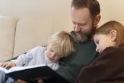 Папа может: какие гарантии предусмотрены для отцов в Беларуси