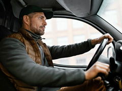 Водитель автомобиля категорий «В», «СЕ», «D».