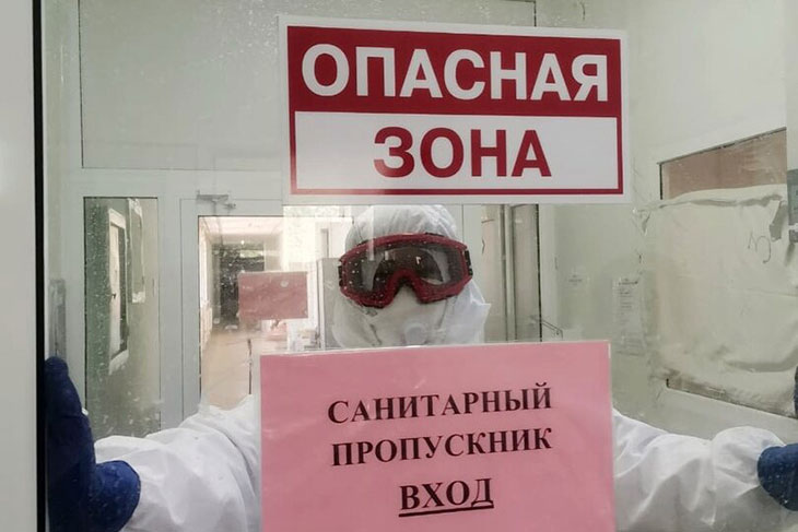 О надбавках медикам и вакцинации в Беларуси рассказал вице-премьер Игорь Петришенко