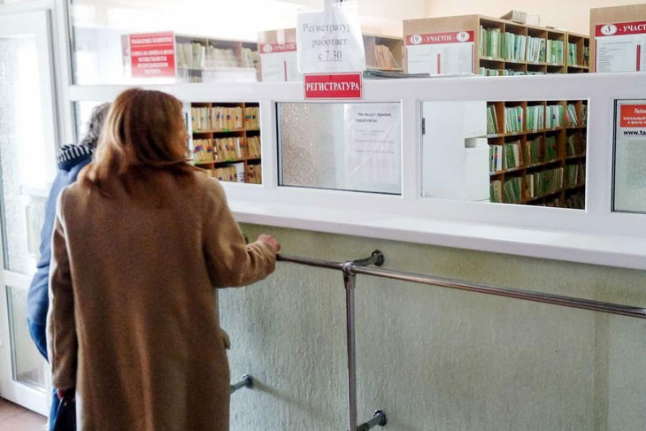 Минздрав временно отменил профилактические визиты в поликлинику