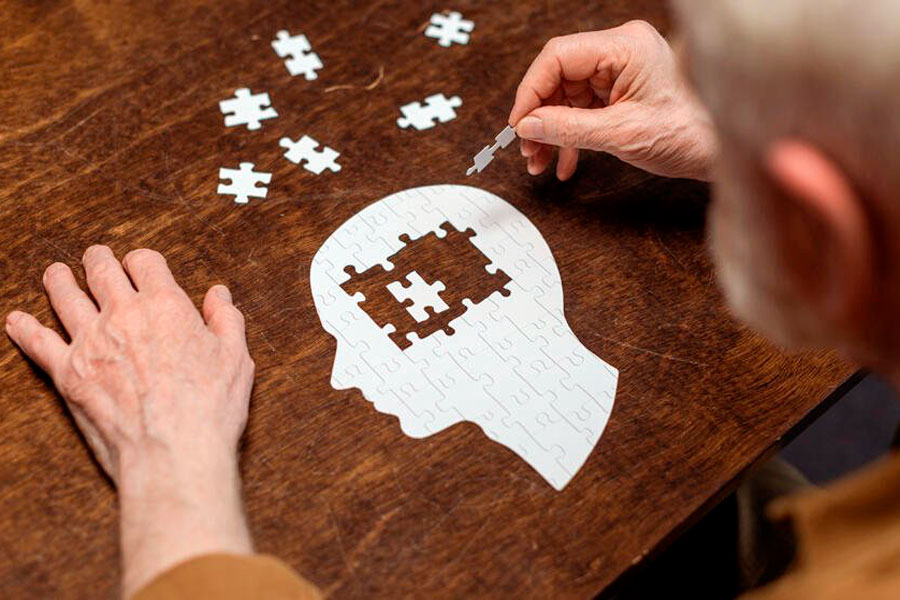 «Поддерживайте общение» – невролог рассказала, как вести себя с человеком с болезнью Альцгеймера