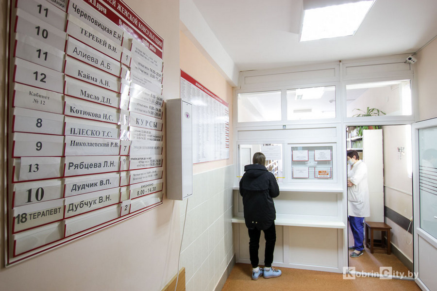 Кобринский роддом приобрёл новый аппарат для лечения ряда женских заболеваний радиоволнами